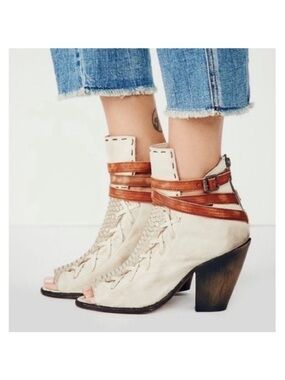 Freebird by Steven Leather Heeled Booties Size 8 Peep-Toe Boho Distressed